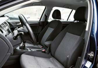 Подержанный автомобиль Volkswagen Golf Hatchback 2013 года (14 фото)