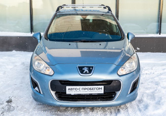 Подержанный автомобиль Peugeot 308 Hatchback 2012 года (8 фото)