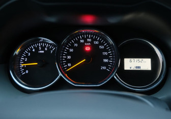 Подержанный автомобиль Renault Duster 2018 года (13 фото)