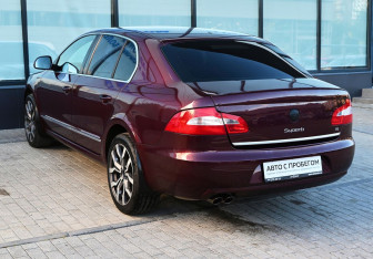 Подержанный автомобиль Skoda Superb Liftback 2012 года (3 фото)