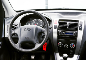 Подержанный автомобиль Hyundai Tucson 2008 года (17 фото)