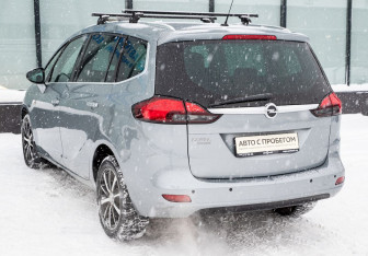 Подержанный автомобиль Opel Zafira Compactvan 2013 года (4 фото)