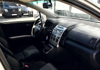 Подержанный автомобиль Toyota Corolla Verso 2008 года (18 фото)