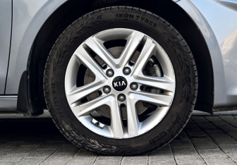Подержанный автомобиль Kia Ceed Wagon 2019 года (22 фото)