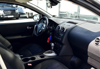 Подержанный автомобиль Nissan Qashqai 2012 года (21 фото)