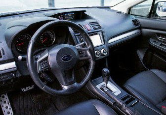Подержанный автомобиль Subaru XV 2014 года (16 фото)