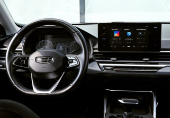 Подержанный автомобиль Geely Emgrand 2023 года (18 фото)