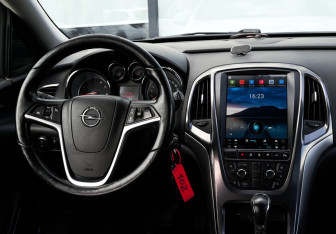 Подержанный автомобиль Opel Astra Hatchback 2011 года (20 фото)