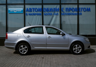 Подержанный автомобиль Skoda Octavia Liftback 2012 года (6 фото)