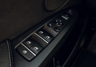 Подержанный автомобиль BMW X4 2015 года (12 фото)