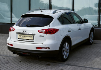 Подержанный автомобиль Infiniti EX 2011 года (5 фото)