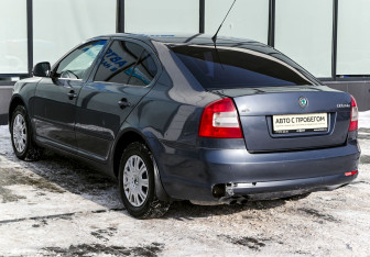 Подержанный автомобиль Skoda Octavia Liftback 2011 года (3 фото)