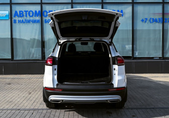 Подержанный автомобиль Geely Atlas Pro 2022 года (21 фото)