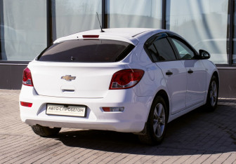 Подержанный автомобиль Chevrolet Cruze Hatchback 2012 года (5 фото)