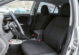 Подержанный автомобиль Toyota Corolla Sedan 2007 года (9 фото)