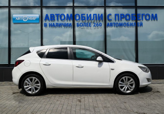 Подержанный автомобиль Opel Astra Hatchback 2011 года (6 фото)