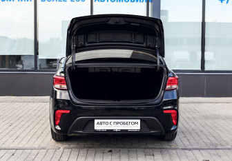 Подержанный автомобиль Kia Rio Sedan 2017 года (20 фото)