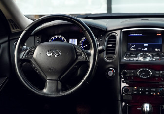Подержанный автомобиль Infiniti QX50 2015 года (20 фото)