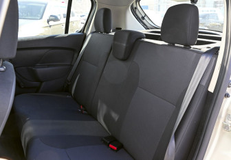 Подержанный автомобиль Renault Sandero 2018 года (17 фото)