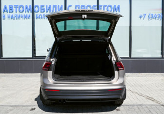 Подержанный автомобиль Volkswagen Tiguan 2017 года (20 фото)