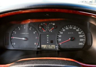 Подержанный автомобиль Hyundai Sonata 2005 года (9 фото)