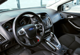 Подержанный автомобиль Ford Focus Hatchback 2013 года (15 фото)