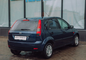 Подержанный автомобиль Ford Fiesta Hatchback 2003 года (5 фото)
