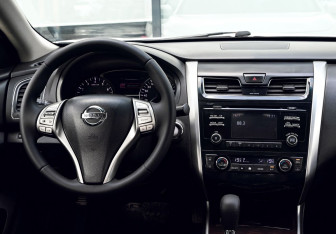 Подержанный автомобиль Nissan Teana 2014 года (20 фото)
