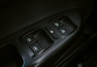 Подержанный автомобиль Skoda Octavia Liftback 2009 года (15 фото)