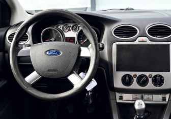 Подержанный автомобиль Ford Focus Hatchback 2011 года (18 фото)