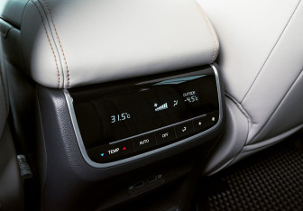 Подержанный автомобиль GAC GS8 2023 года (18 фото)