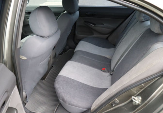 Подержанный автомобиль Honda Civic Sedan 2007 года (16 фото)