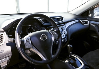 Подержанный автомобиль Nissan X-Trail 2015 года (15 фото)