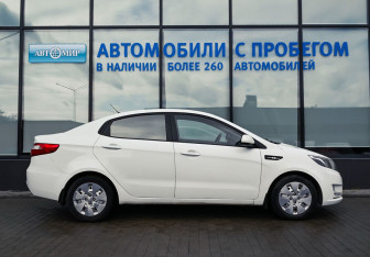 Подержанный автомобиль Kia Rio Sedan 2013 года (20 фото)