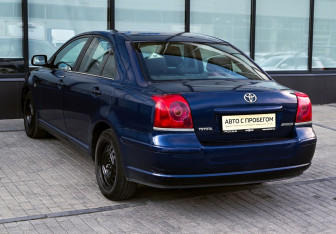 Подержанный автомобиль Toyota Avensis Liftback 2005 года (3 фото)