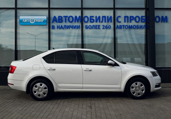 Подержанный автомобиль Skoda Octavia Liftback 2020 года (6 фото)