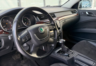 Подержанный автомобиль Skoda Superb Liftback 2012 года (10 фото)