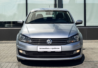 Подержанный автомобиль Volkswagen Polo Sedan 2017 года (8 фото)