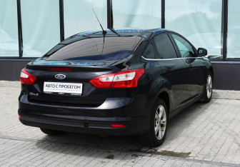 Подержанный автомобиль Ford Focus Sedan 2011 года (5 фото)