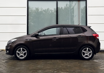 Подержанный автомобиль Kia Rio Hatchback 2015 года (2 фото)