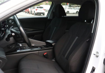 Подержанный автомобиль Hyundai Elantra Sedan 2021 года (15 фото)