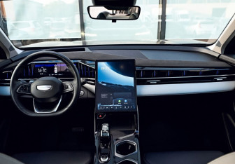 Подержанный автомобиль Geely Atlas 2024 года (19 фото)
