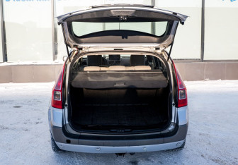 Подержанный автомобиль Renault Megane Wagon 2008 года (17 фото)