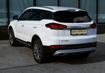 Подержанный автомобиль Geely Atlas Pro 2022 года (3 фото)