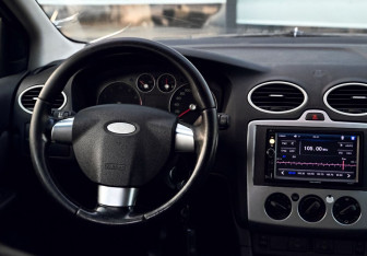 Подержанный автомобиль Ford Focus Hatchback 2006 года (15 фото)