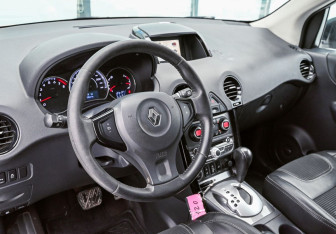 Подержанный автомобиль Renault Koleos 2013 года (10 фото)