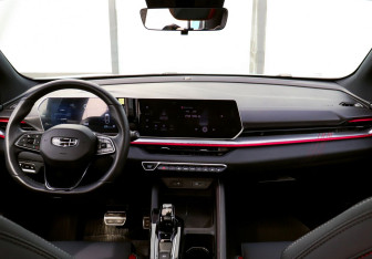 Подержанный автомобиль Geely Coolray 2024 года (20 фото)