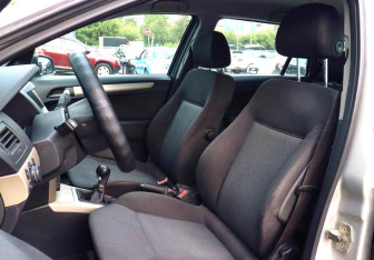Подержанный автомобиль Opel Astra Wagon 2008 года (16 фото)