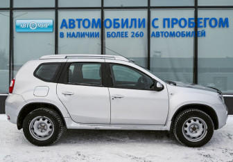 Подержанный автомобиль Nissan Terrano 2017 года (6 фото)