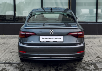Подержанный автомобиль Volkswagen Jetta Sedan 2020 года (4 фото)